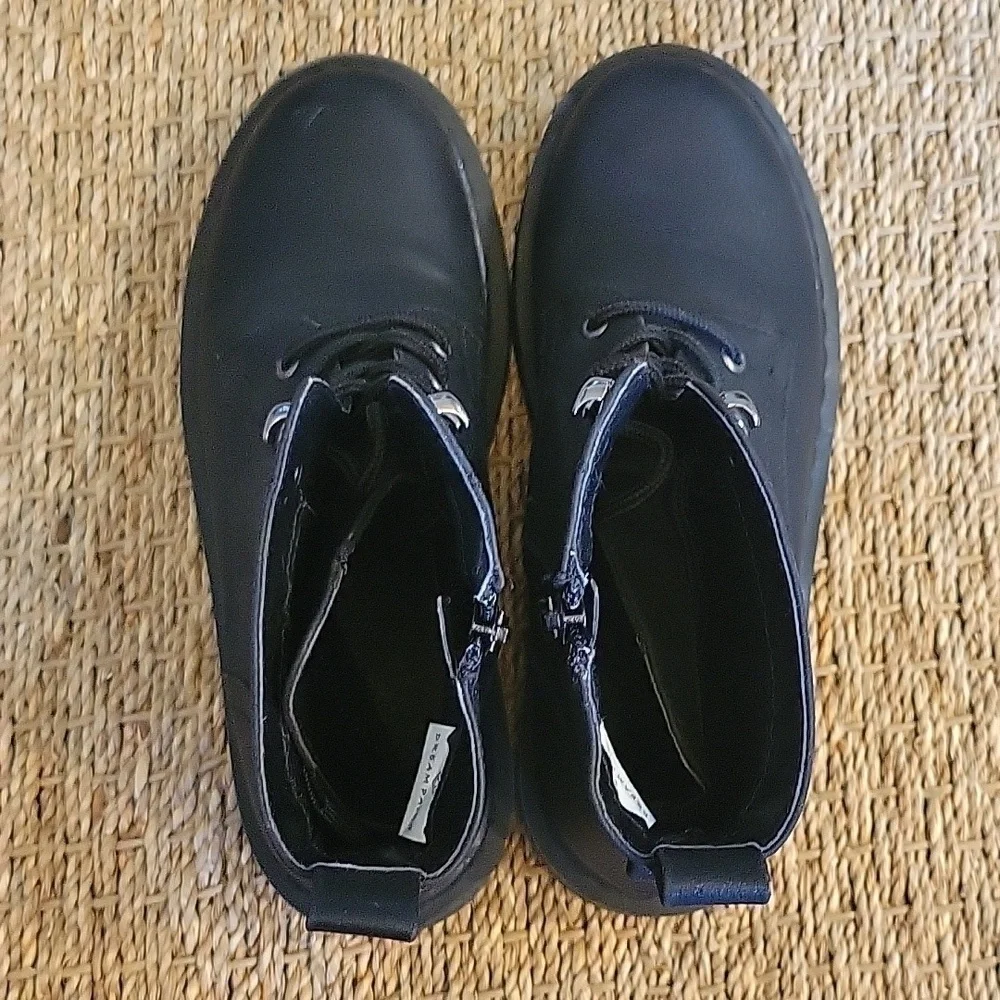 DREAM PAIRS black boots with zipper on the side.  Size 6.